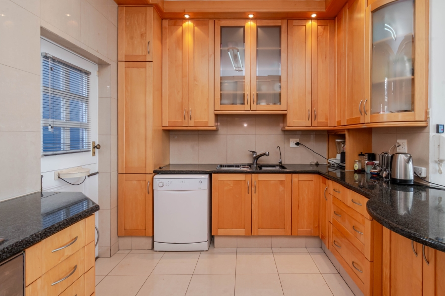 3 Bedroom Property for Sale in Sea Point Western Cape